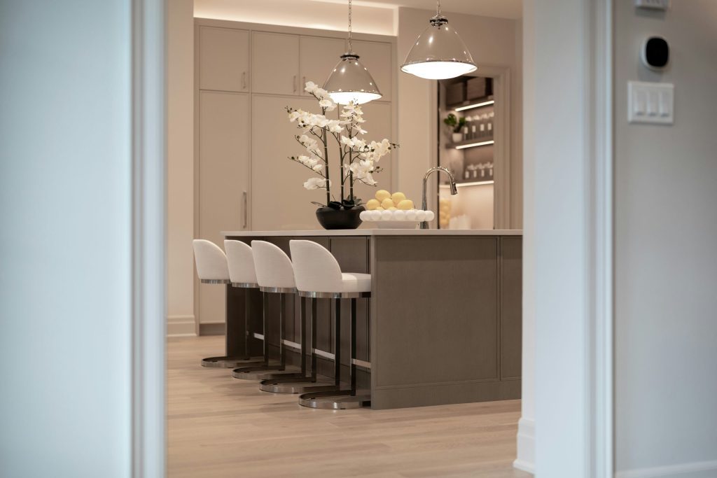 Kitchen seating with curated accents.